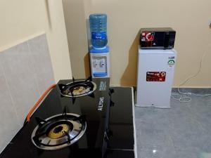 a stove in a room with a drink bottle at Mwembe Airbnbs in Kisii