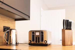 a toaster sitting on a counter in a kitchen at Modern 2-Bed Apartment, Greenock in Greenock