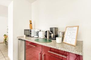 a kitchen with a counter with appliances on it at Cocon lumineux au centre de Tarbes, terrasse privée au soleil, confort tout inclus in Tarbes