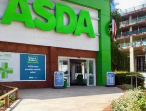 a store with a large sign on the front of a building at Spacious Double Room with own Sink in Colindale +5 photos
