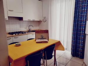a kitchen with a table with a bag on it at Casa Lucia 2 - Sottomarina in Sottomarina