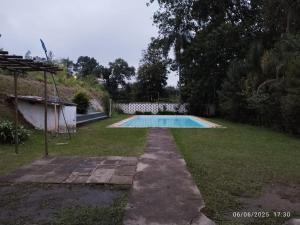 a swimming pool in the yard of a house at Chácara Volito in Cotia +13 photos