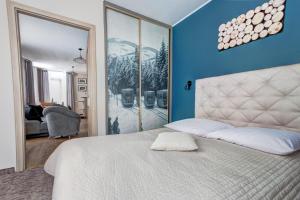 Posteľ alebo postele v izbe v ubytovaní Apartamenty Parkowa