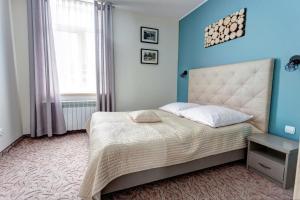 Posteľ alebo postele v izbe v ubytovaní Apartamenty Parkowa