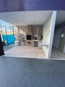 a kitchen with a brick oven in a house at Conforto e praticidade perto do aeroporto in Aracaju +3 photos
