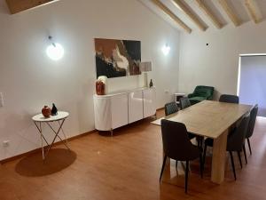 a living room with a dining room table and chairs at Casa do Rio Alva in Caldas de São Paulo