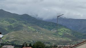 a person is looking at a mountain range at Hosteria Conchi in Madrigal de la Vera