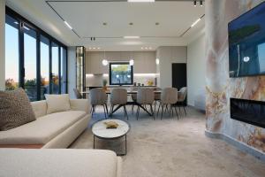 a living room with a couch and a table at Villa Cosmo Panorama in Rrashbull