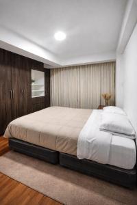 a bedroom with a large bed in a room at Amatista Apartment in Cusco