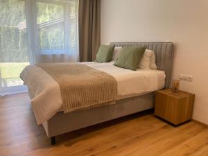 a large bed in a room with a window at Apart Alma in Pfunds