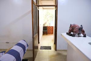 a room with a statue of a rhino on a counter at Depa en Pto Maldonado in Puerto Maldonado +5 photos