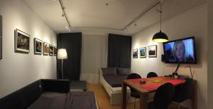 a living room with a table and a couch at Apartment Schwabing/Olympic Park/BMW in Munich