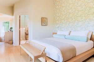 a bedroom with a bed and a bench in it at Okaeri in Calistoga