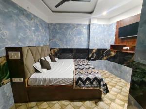 a bedroom with a bed in a room with blue walls at Tulsi Dham in Vrindāvan