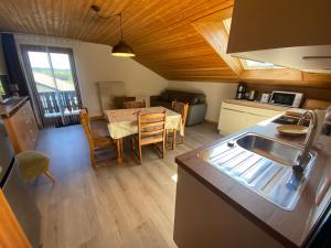 a kitchen and dining room with a table and a sink at Gästehaus Grieser in Hopferau
