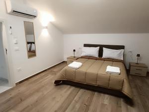 a bedroom with a bed with two towels on it at Maison MariEtt - Smart & Living Suites - in Troia