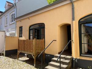 a house with stairs leading to a door at fewo1846 - Smutjes Koje - für eine entspannte Auszeit mit Balkon im Stadtzentrum in Flensburg
