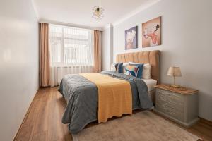 a bedroom with a bed and a window at Kaira Homes 1 in Ankara