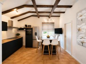 a kitchen and dining room with a table and chairs at Apartments Casa al Vento in Donja Klada