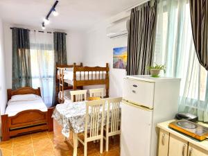a kitchen and dining room with a table and a refrigerator at Joni's Beach Apartments - Spille in Spille