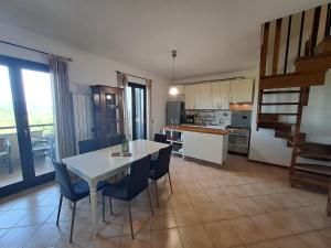 a kitchen and dining room with a table and chairs at Casa Panorama Assisi in Perugia
