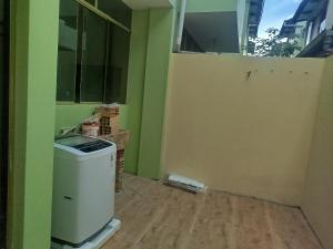 a room with a refrigerator and a wall at Casa de 2 pisos en Morales in Morales +2 photos
