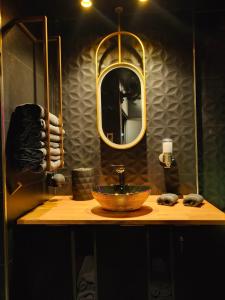 a bathroom with a bowl sink and a mirror at Luxuria - Jacuzzi et Hammam in Le Cannet
