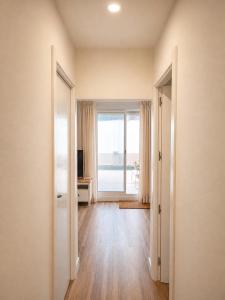 an empty room with a door leading to a window at House with a private pool, relaxation guaranteed in Talavera de la Reina