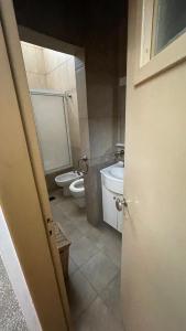 a bathroom with a toilet and a sink at Casa Rivadavia in Rafaela