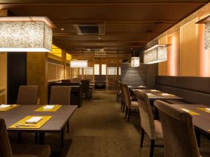 Restoran või mõni muu söögikoht majutusasutuses Kobe Bay Sheraton Hotel & Towers