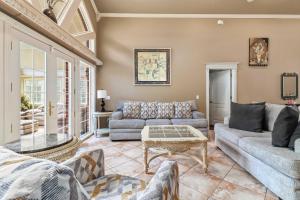 a living room with a couch and a table at Casa Oasis Extra Large home centrally located in Springdale