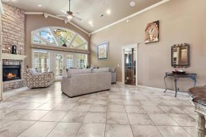a living room with a couch and a fireplace at Casa Oasis Extra Large home centrally located in Springdale