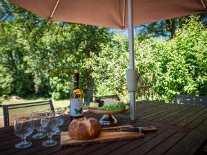a table with a bottle of wine and some wine glasses at Lac Bleu huis nr 13 in Lacapelle-Marival