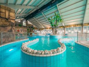 a large indoor pool with a swimming pool at L Etage in Kaatsheuvel
