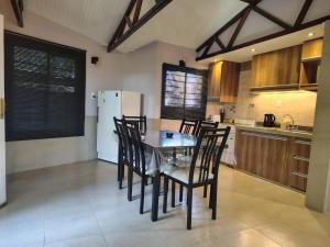 a kitchen with a table with chairs and a refrigerator at Cabaña con parque en Tupungato in Tupungato