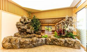 a lobby with a large rock wall at Daeheung Manwol Hotel in Daejeon