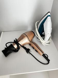 a pair of heels sitting on top of a shelf at Morada dos Pássaros - Casa - 3 quartos e garagem in Vitória da Conquista