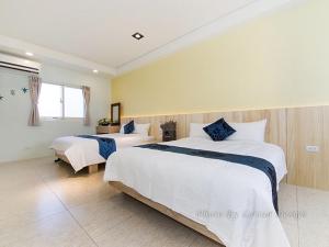 Een bed of bedden in een kamer bij 微笑18民宿 附車位