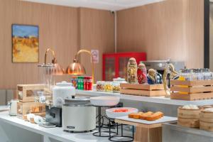 a kitchen with a counter with food on it at 德全m酒店 in Beijing