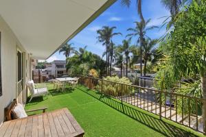a balcony with a view of the yard at Ocean Parade Motel in Coffs Harbour