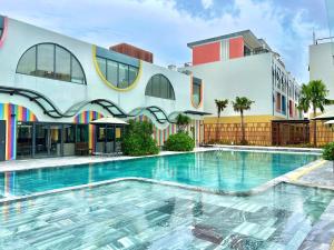 a large swimming pool in front of a building at SunQ Haven in Meyhomes in Phú Quốc