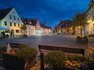 a street with a bench in a town at night at Vodita in Höchstadt an der Aisch