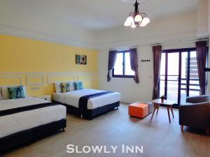 Katil atau katil-katil dalam bilik di Slowly inn