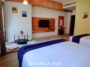Katil atau katil-katil dalam bilik di Slowly inn
