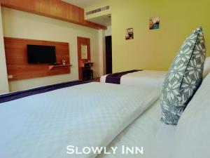 Katil atau katil-katil dalam bilik di Slowly inn