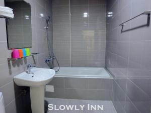 Bilik mandi di Slowly inn