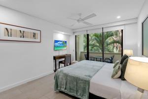 Gallery image of Violet Studio - Seaside Nook with Resort Pools and Spa in Palm Cove