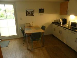 a kitchen with a table and chairs in a room at Ferienwohnung Sünteltraum in Hameln