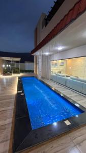 a swimming pool with blue water in front of a building at استراحه بيت الزلفى in Fulūj Sayghah +9 photos