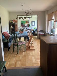 a dining room and living room with a table and chairs at Bra familjeboende Vitaby in Vitaby +5 photos